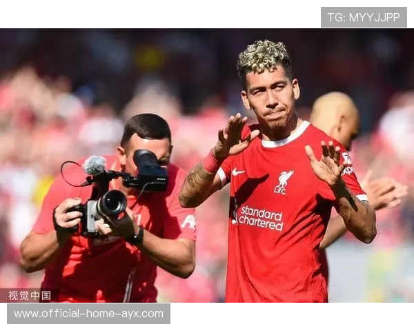 武汉三镇菲尔米诺前插抢点，禁区内推射擦柱而出