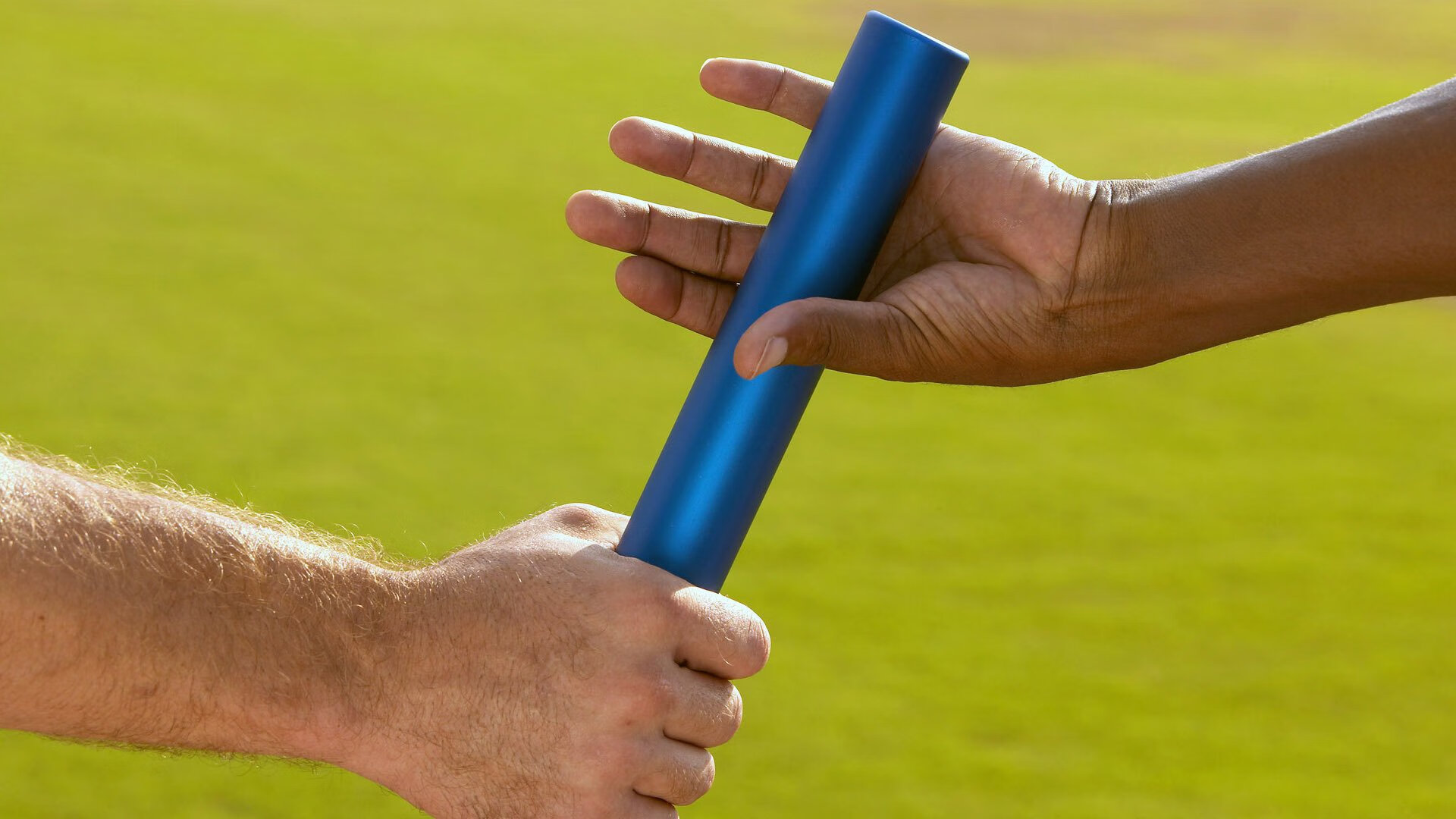 中国足球国家队推行一对一战术能力训练,一对一足球比赛