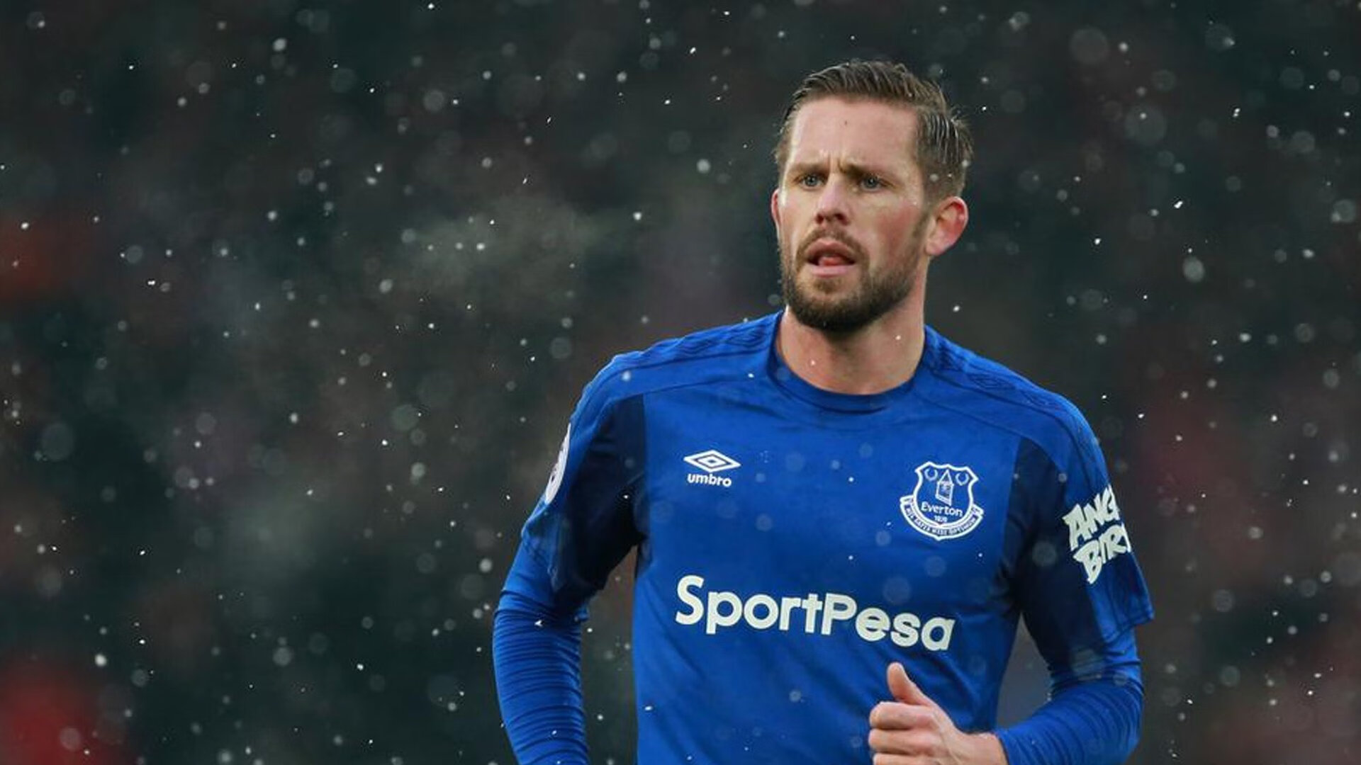 爱爱游戏-3连胜终结！曼联2-2险平英超第18！2分钟后防崩盘，争议角球破门，英超29轮曼联对曼城